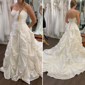 Sweetheart strapless a line taffeta wedding gown